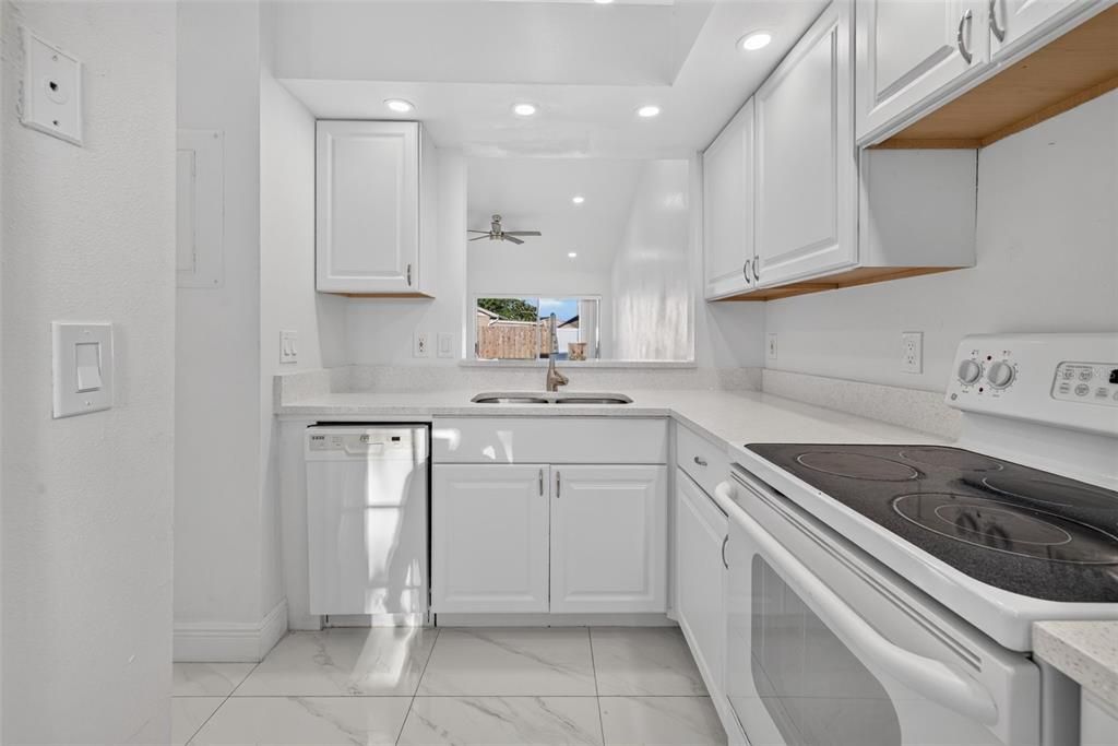 For Rent: $1,775 (2 beds, 2 baths, 902 Square Feet)