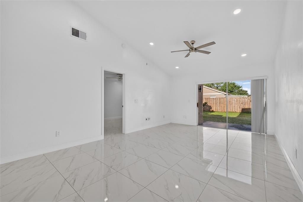 For Rent: $1,775 (2 beds, 2 baths, 902 Square Feet)