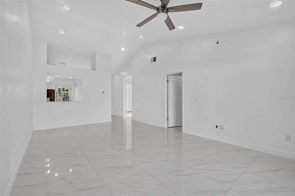 For Rent: $1,775 (2 beds, 2 baths, 902 Square Feet)