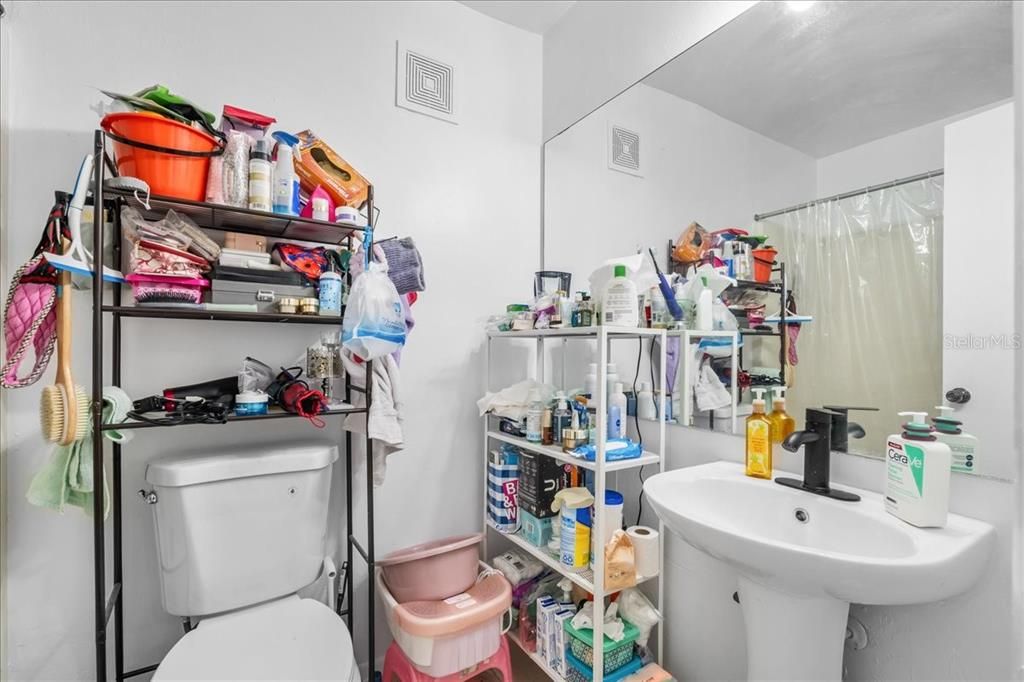 На продажу: $189,900 (4 спален, 4 ванн, 1177 Квадратных фут)