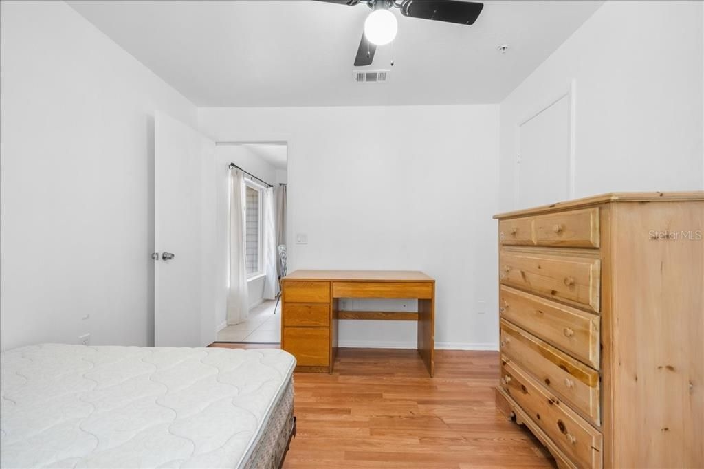 На продажу: $189,900 (4 спален, 4 ванн, 1177 Квадратных фут)