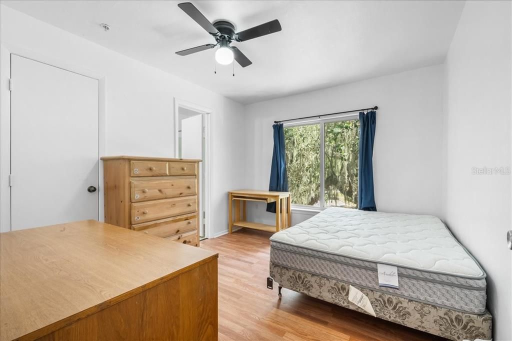 На продажу: $189,900 (4 спален, 4 ванн, 1177 Квадратных фут)