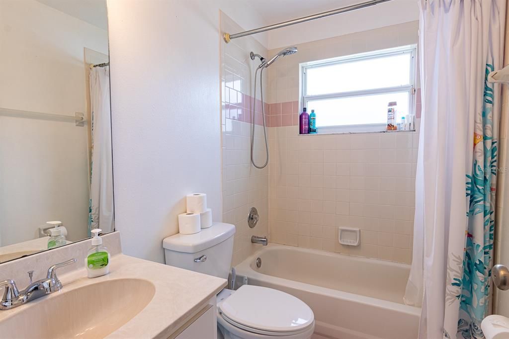 Activo con contrato: $379,900 (3 camas, 2 baños, 1434 Pies cuadrados)
