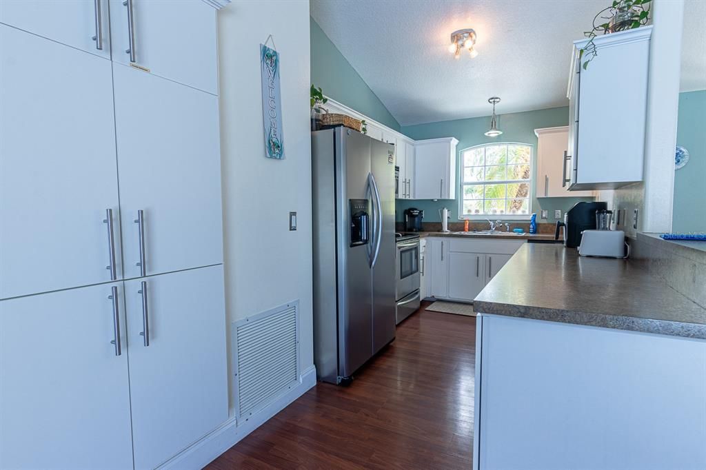 Activo con contrato: $379,900 (3 camas, 2 baños, 1434 Pies cuadrados)