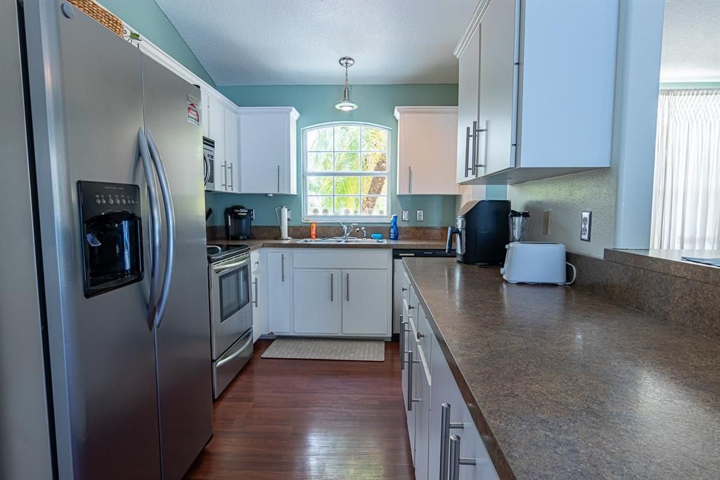 Activo con contrato: $379,900 (3 camas, 2 baños, 1434 Pies cuadrados)
