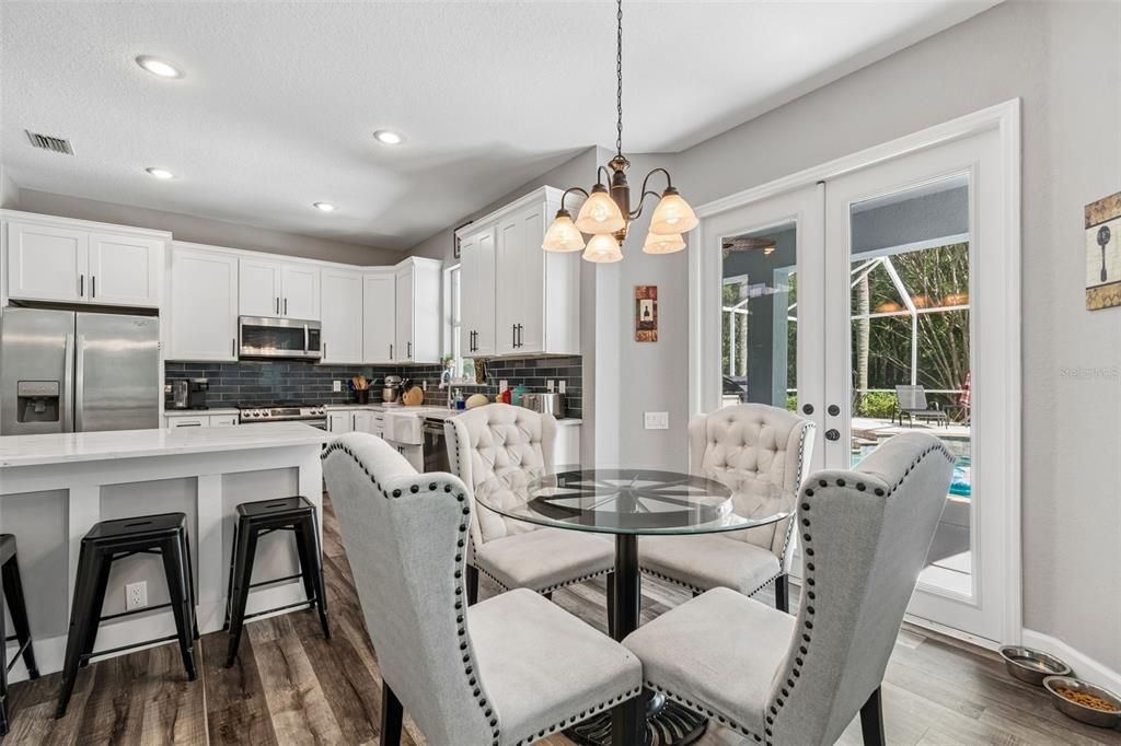 En Venta: $699,999 (4 camas, 2 baños, 3090 Pies cuadrados)