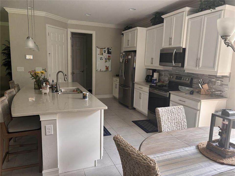 For Rent: $3,800 (4 beds, 3 baths, 2372 Square Feet)