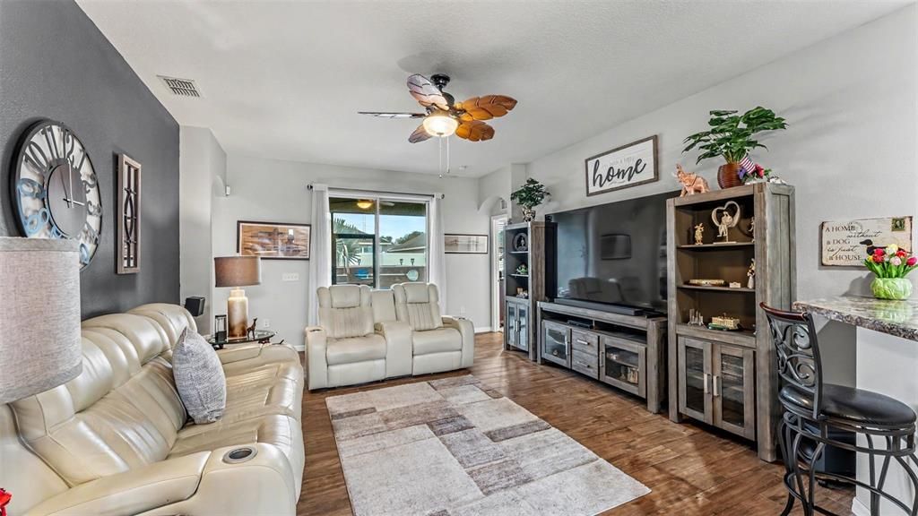 For Sale: $349,000 (3 beds, 2 baths, 1616 Square Feet)