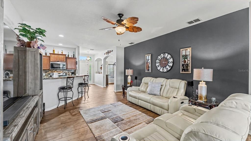 For Sale: $349,000 (3 beds, 2 baths, 1616 Square Feet)