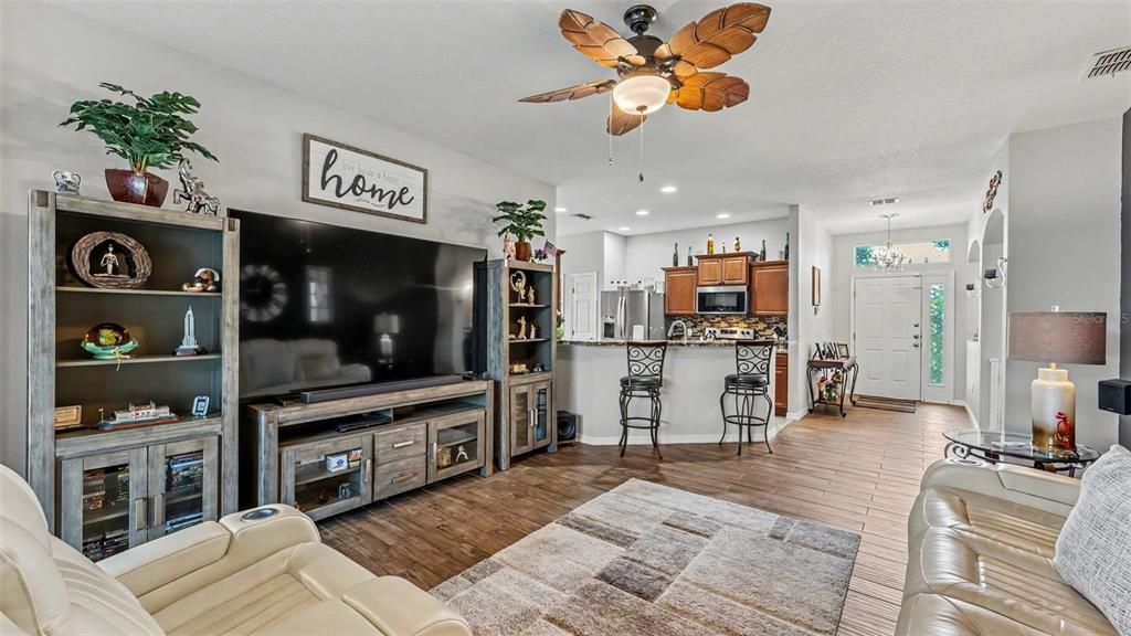 For Sale: $349,000 (3 beds, 2 baths, 1616 Square Feet)