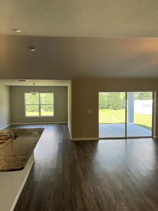 For Rent: $2,395 (4 beds, 2 baths, 1986 Square Feet)