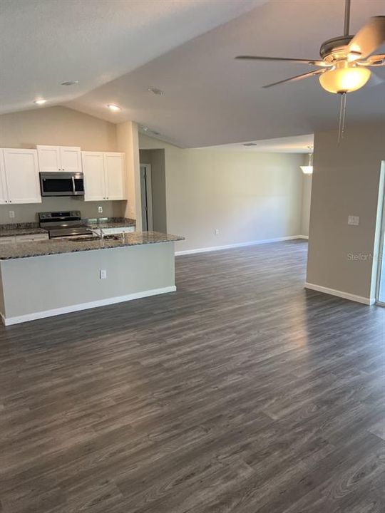 For Rent: $2,395 (4 beds, 2 baths, 1986 Square Feet)
