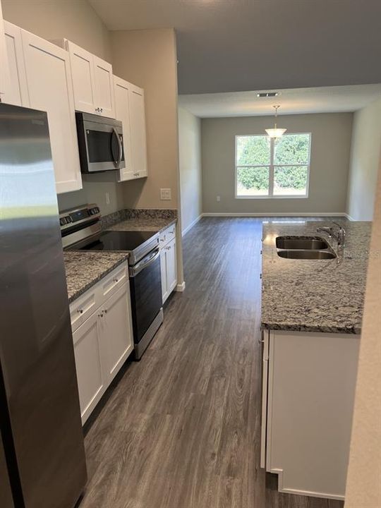 For Rent: $2,395 (4 beds, 2 baths, 1986 Square Feet)