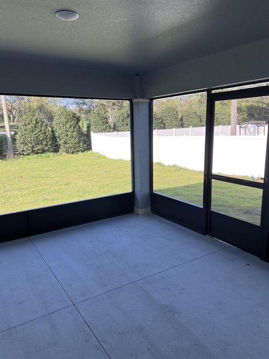 For Rent: $2,395 (4 beds, 2 baths, 1986 Square Feet)