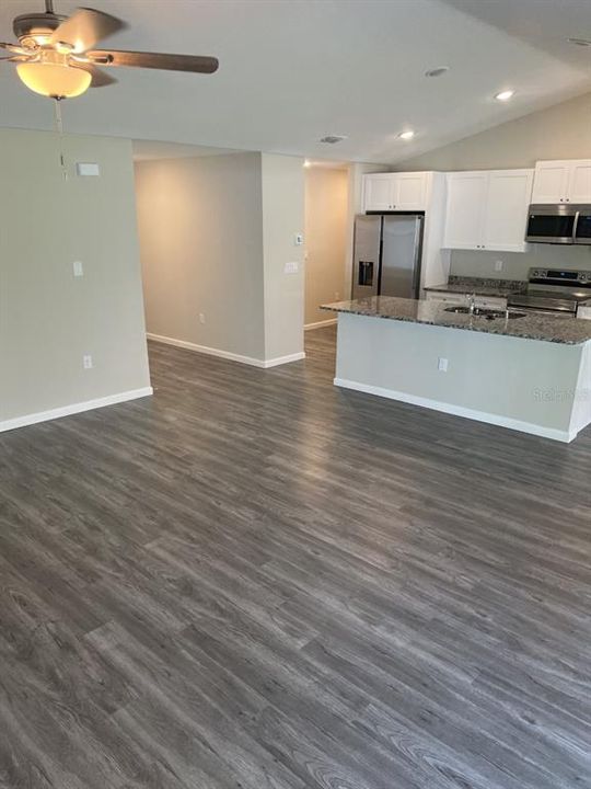 For Rent: $2,395 (4 beds, 2 baths, 1986 Square Feet)