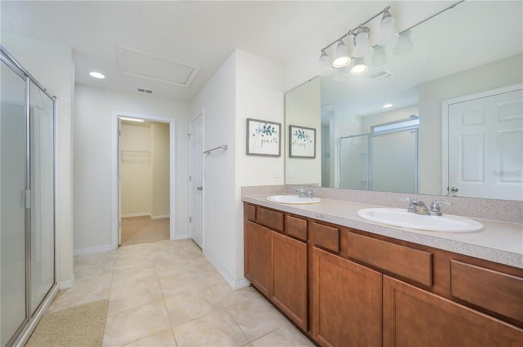 For Rent: $2,500 (4 beds, 2 baths, 2463 Square Feet)