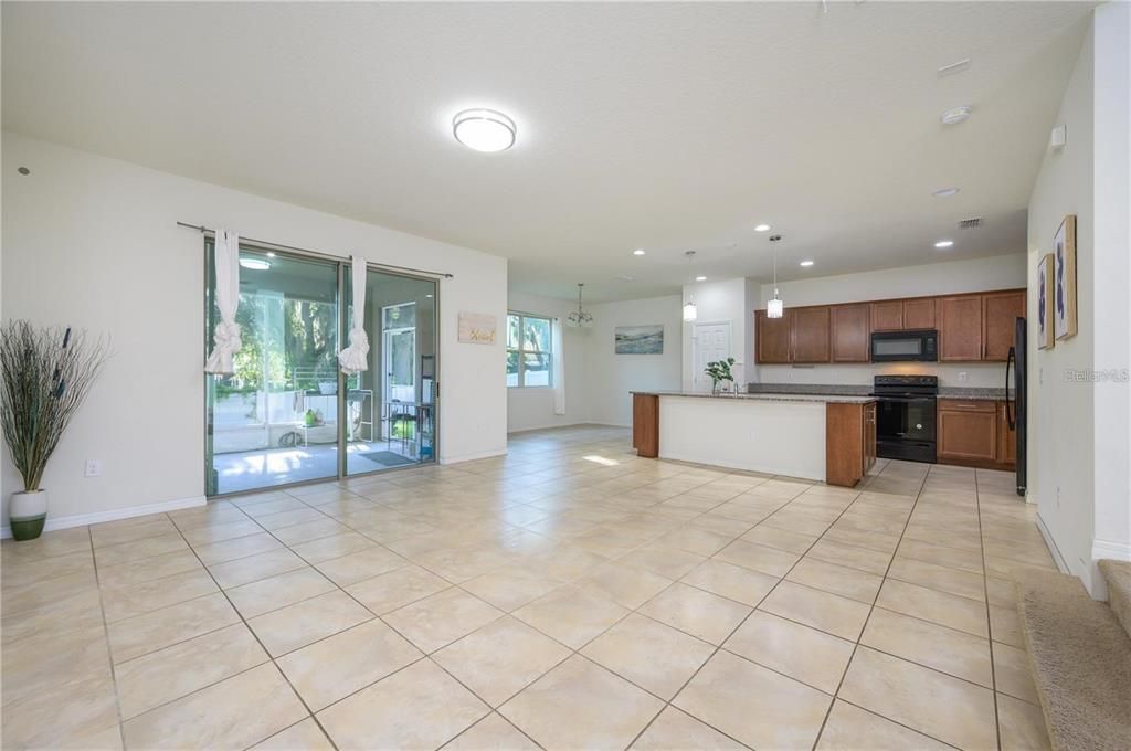 For Rent: $2,500 (4 beds, 2 baths, 2463 Square Feet)