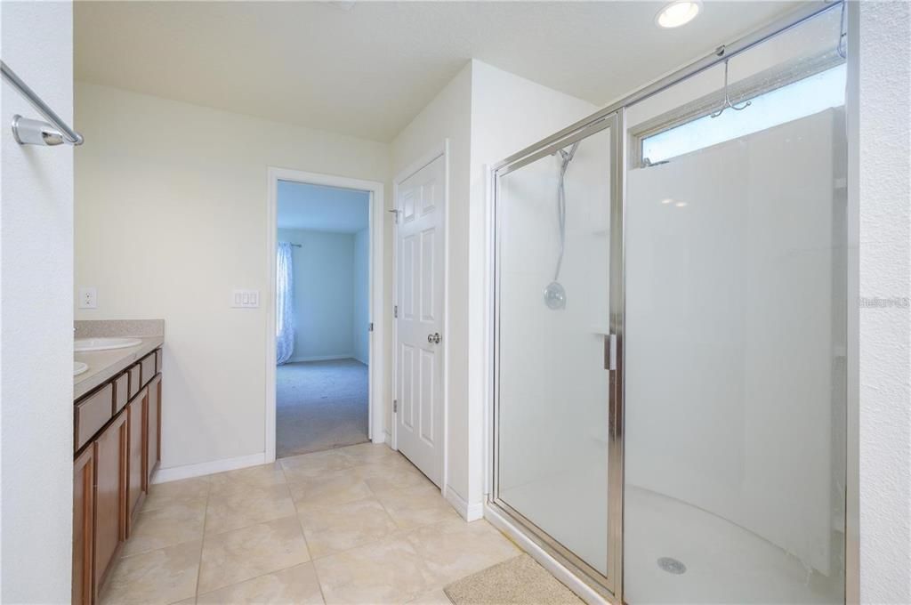 For Rent: $2,500 (4 beds, 2 baths, 2463 Square Feet)