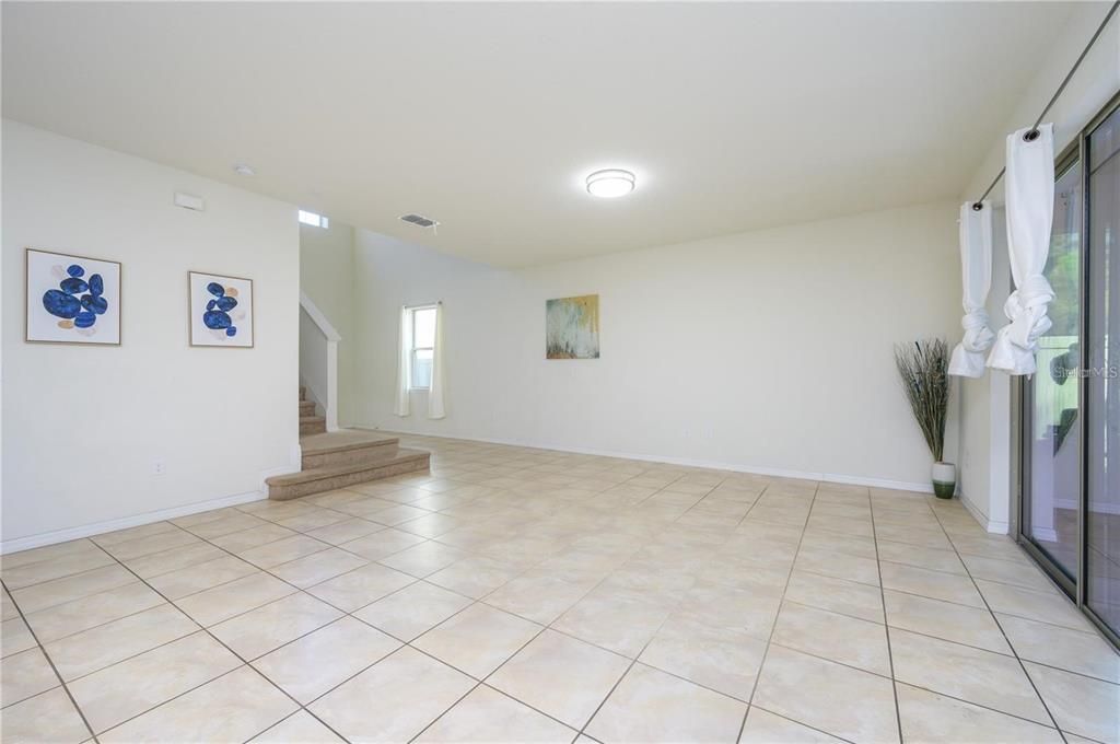 For Rent: $2,500 (4 beds, 2 baths, 2463 Square Feet)
