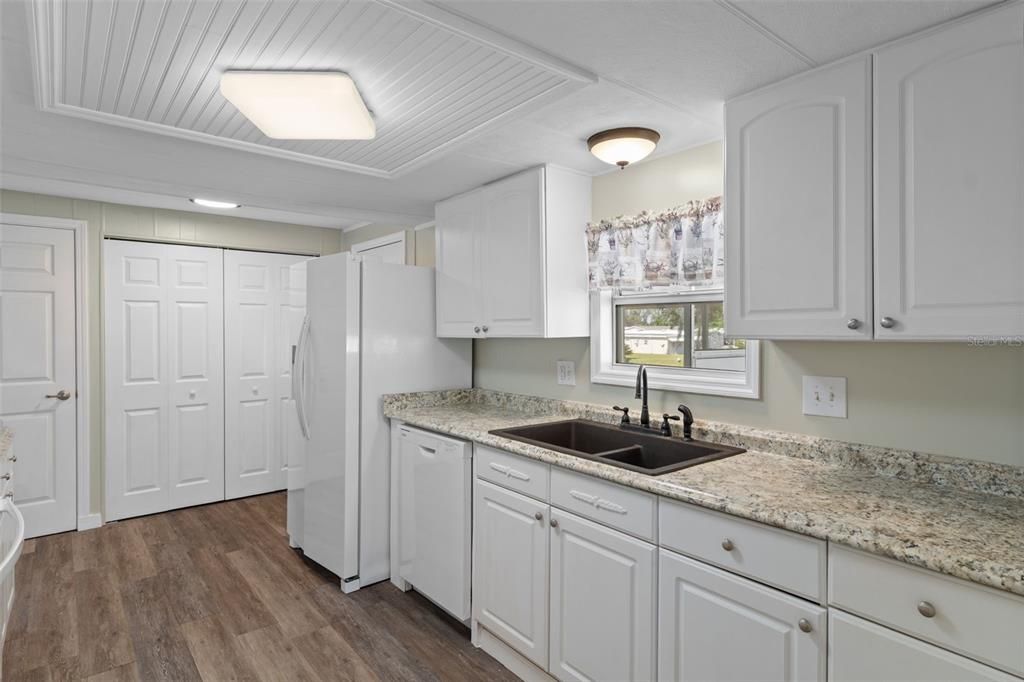 For Sale: $159,900 (2 beds, 2 baths, 1152 Square Feet)