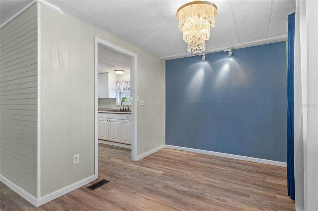 For Sale: $159,900 (2 beds, 2 baths, 1152 Square Feet)