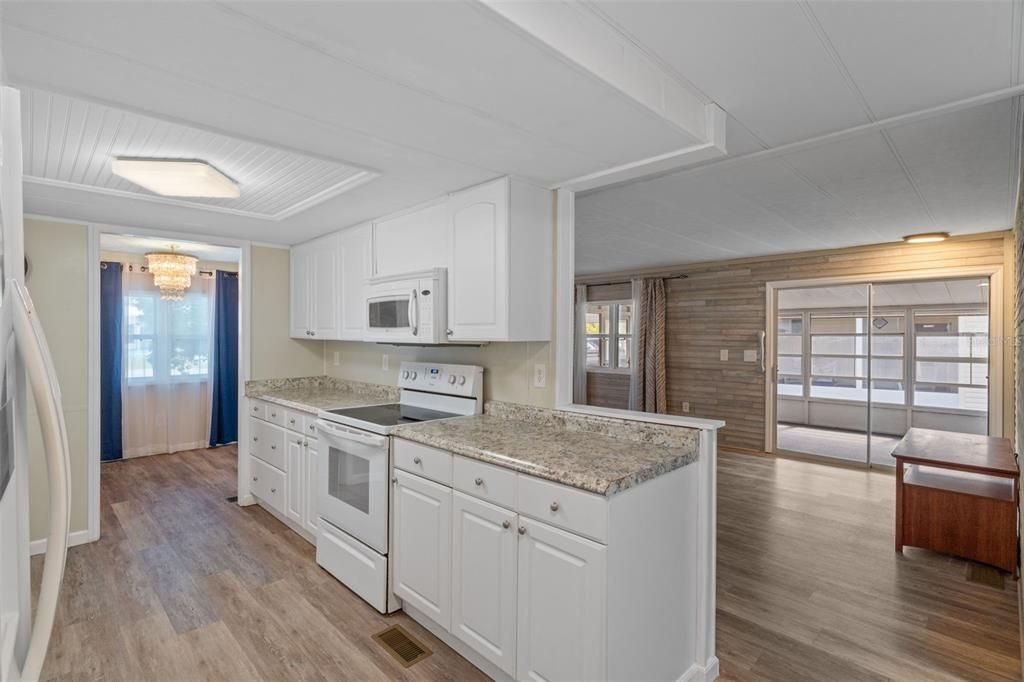 For Sale: $159,900 (2 beds, 2 baths, 1152 Square Feet)
