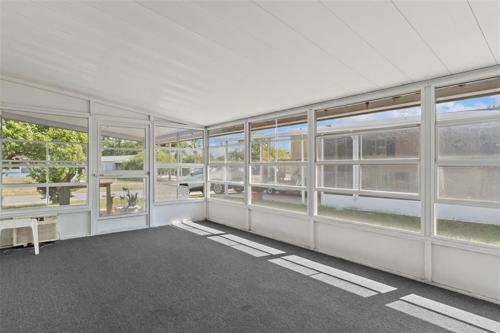 For Sale: $159,900 (2 beds, 2 baths, 1152 Square Feet)