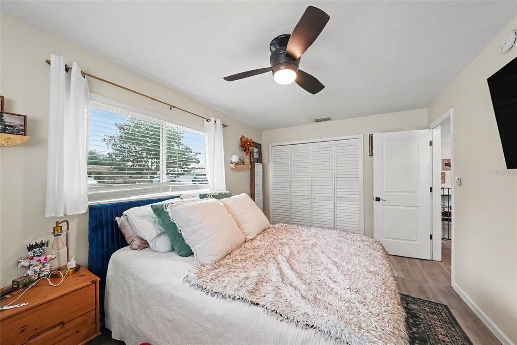 For Sale: $360,000 (2 beds, 2 baths, 1019 Square Feet)