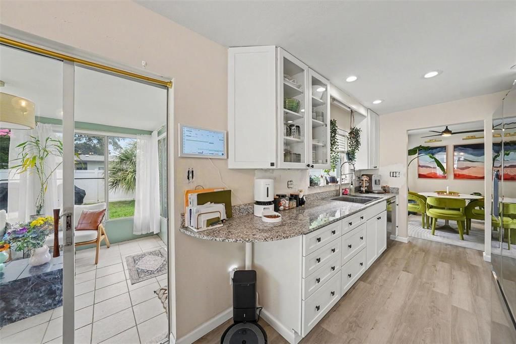For Sale: $360,000 (2 beds, 2 baths, 1019 Square Feet)