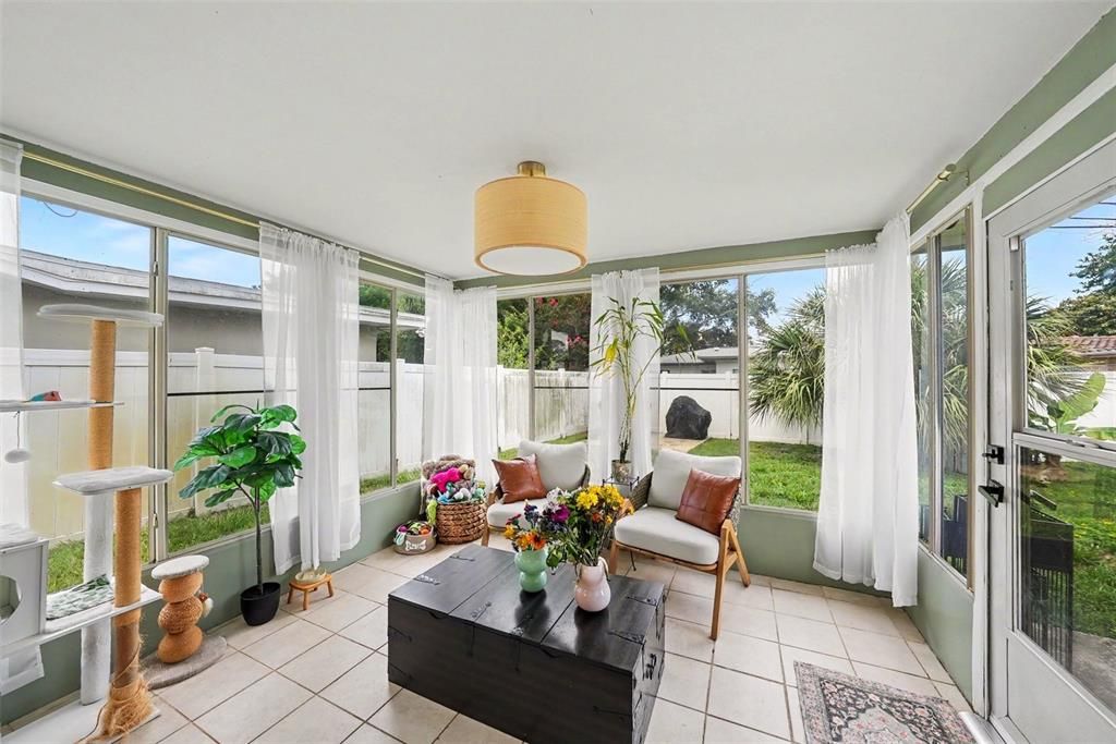 For Sale: $360,000 (2 beds, 2 baths, 1019 Square Feet)