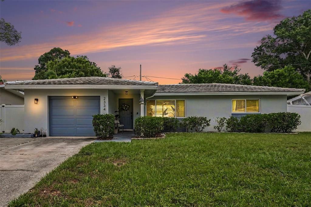 For Sale: $360,000 (2 beds, 2 baths, 1019 Square Feet)