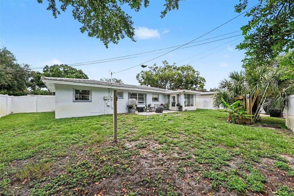 For Sale: $360,000 (2 beds, 2 baths, 1019 Square Feet)