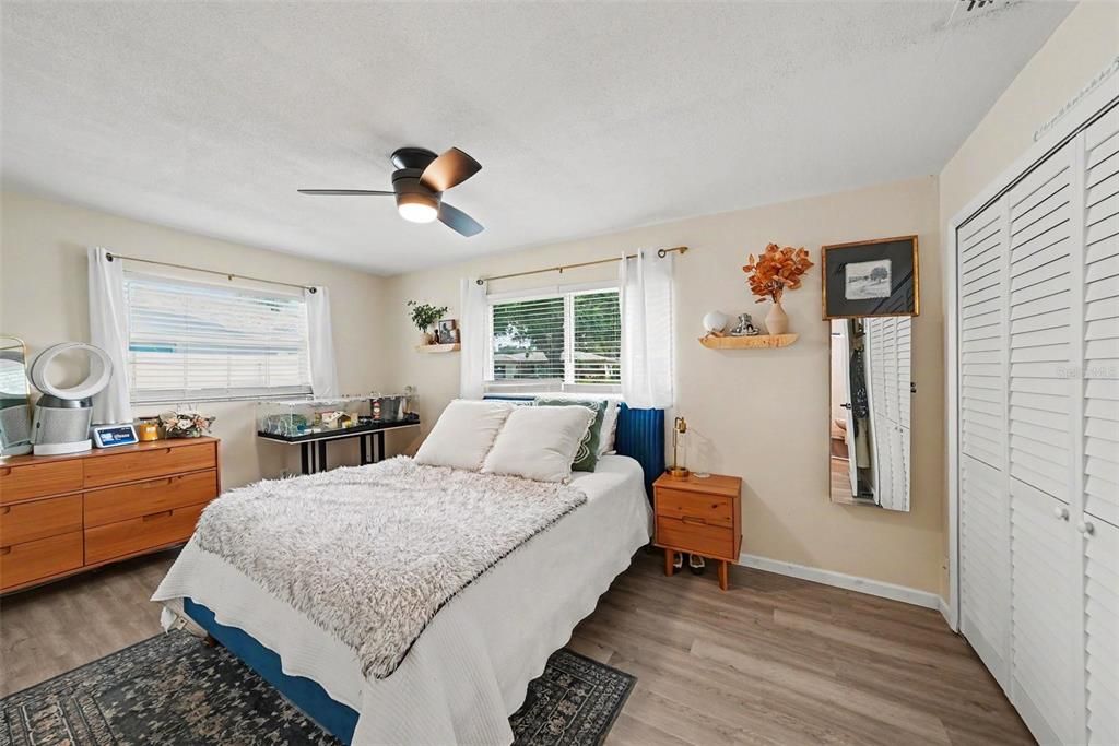 For Sale: $360,000 (2 beds, 2 baths, 1019 Square Feet)