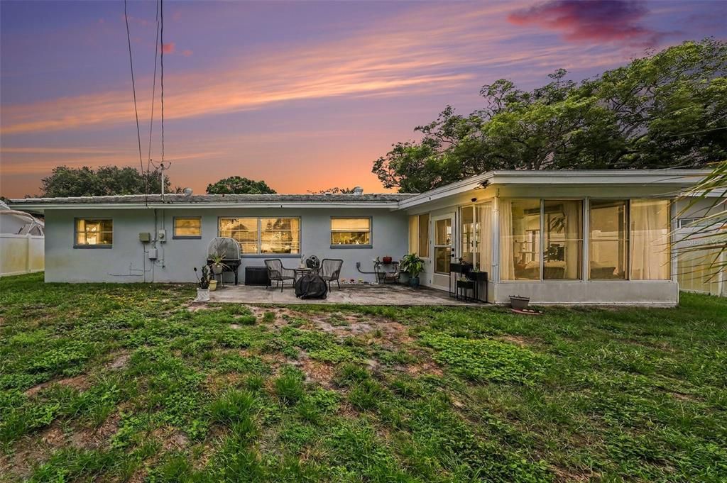 For Sale: $360,000 (2 beds, 2 baths, 1019 Square Feet)