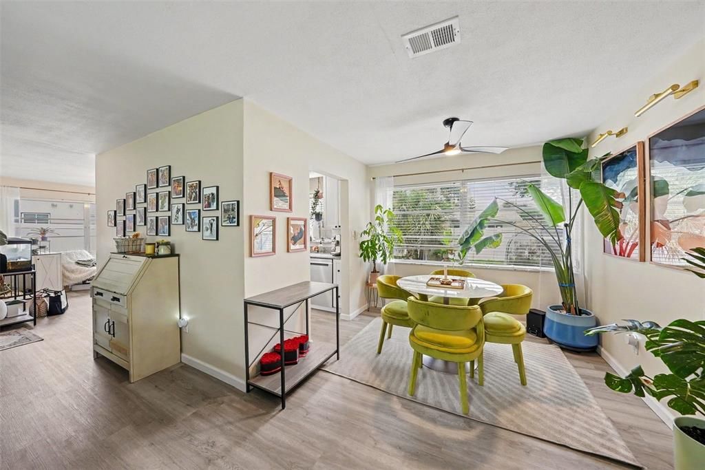 For Sale: $360,000 (2 beds, 2 baths, 1019 Square Feet)