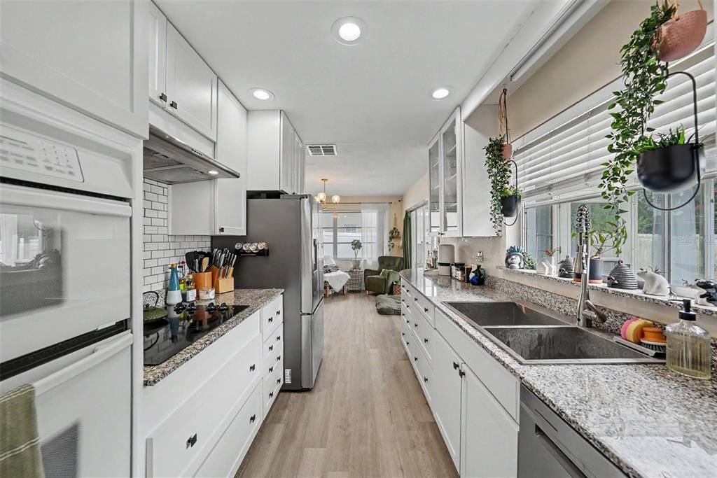 For Sale: $360,000 (2 beds, 2 baths, 1019 Square Feet)