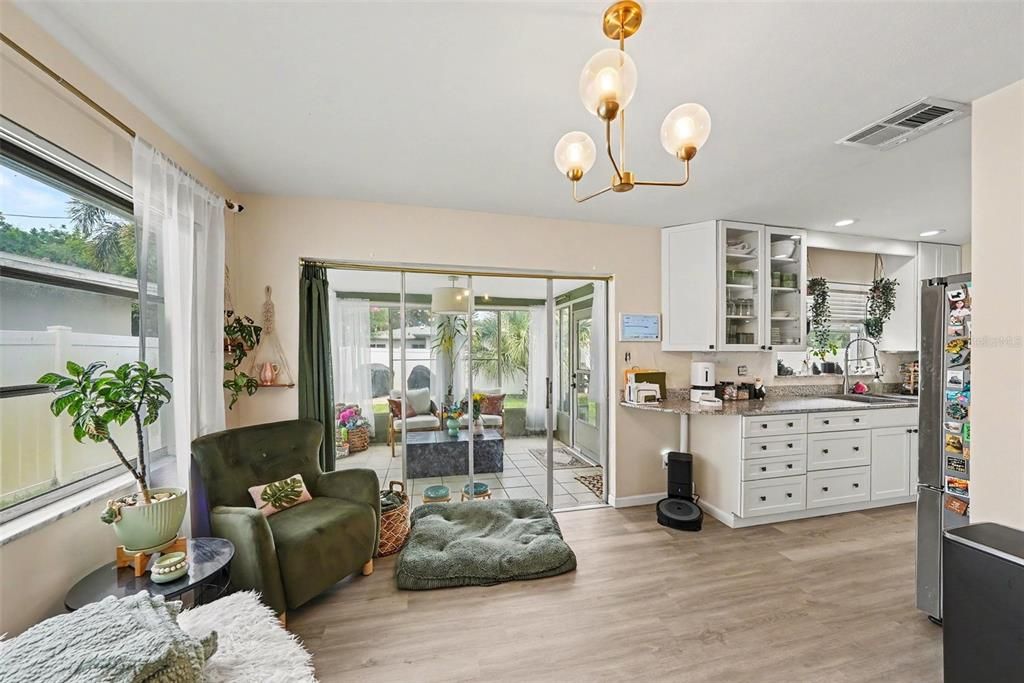 For Sale: $360,000 (2 beds, 2 baths, 1019 Square Feet)