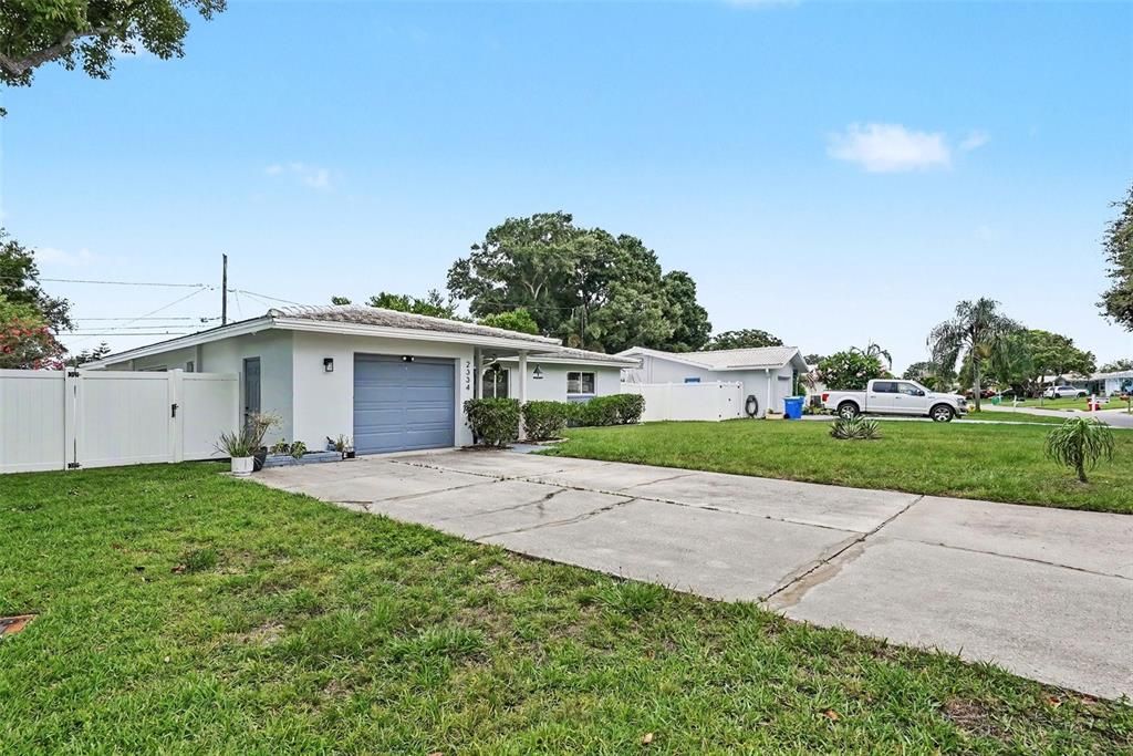 For Sale: $360,000 (2 beds, 2 baths, 1019 Square Feet)