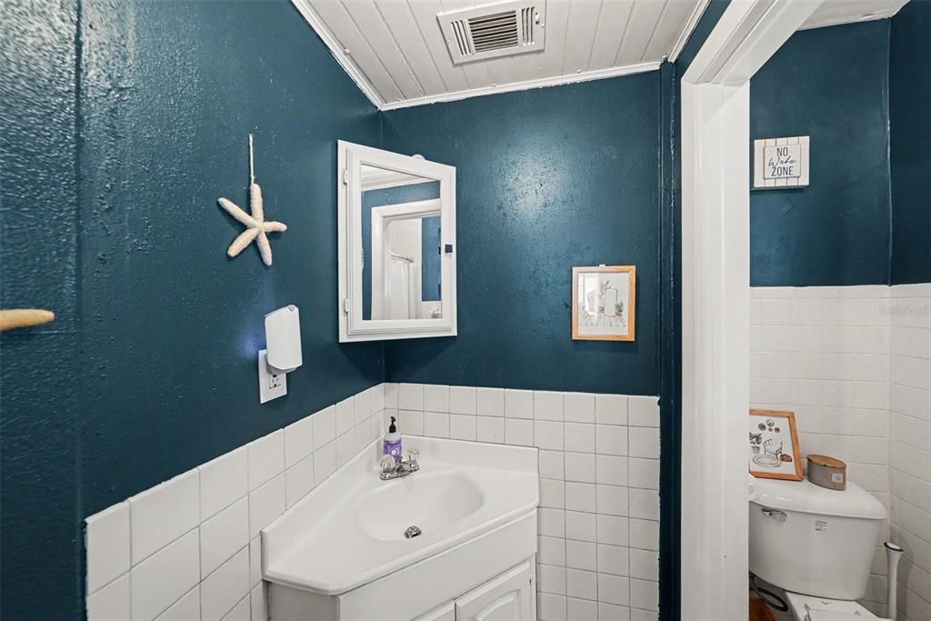 For Sale: $360,000 (2 beds, 2 baths, 1019 Square Feet)