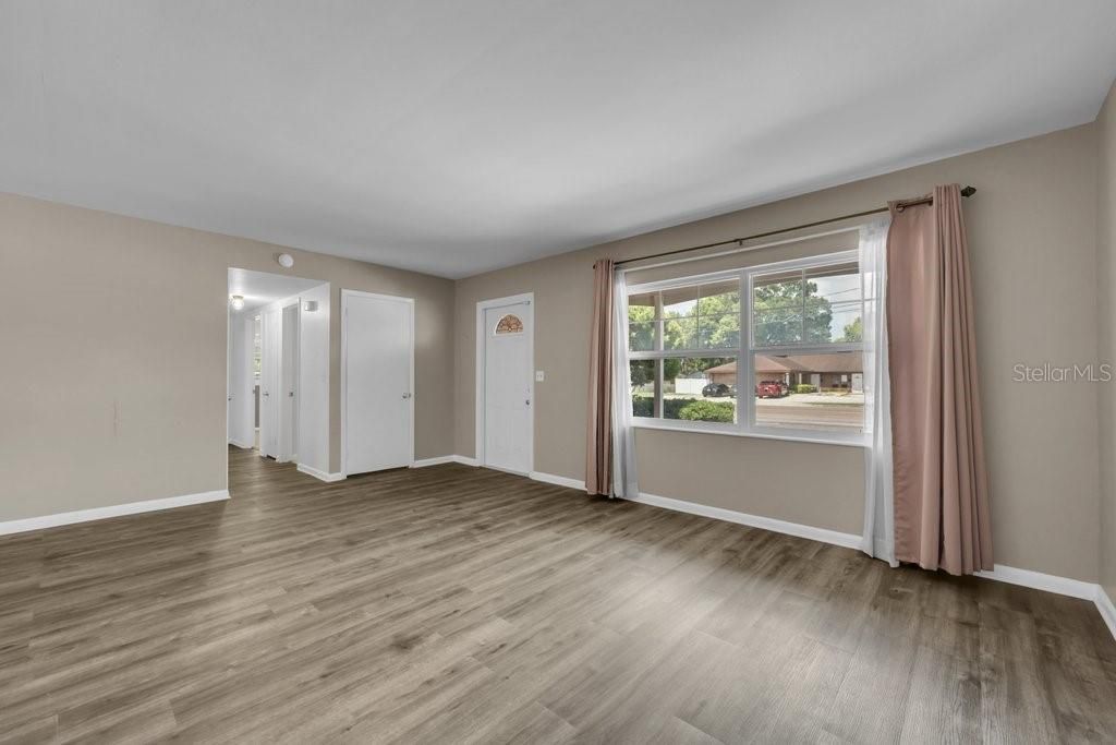 На продажу: $330,000 (3 спален, 2 ванн, 1384 Квадратных фут)