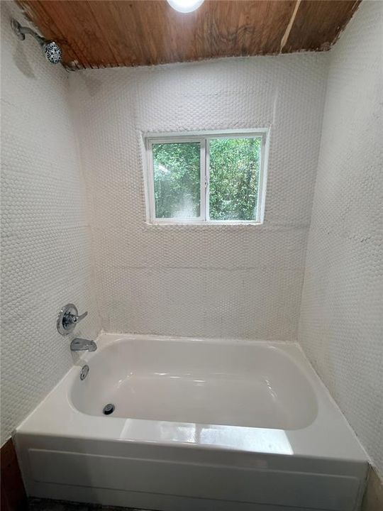 For Rent: $1,500 (2 beds, 1 baths, 740 Square Feet)