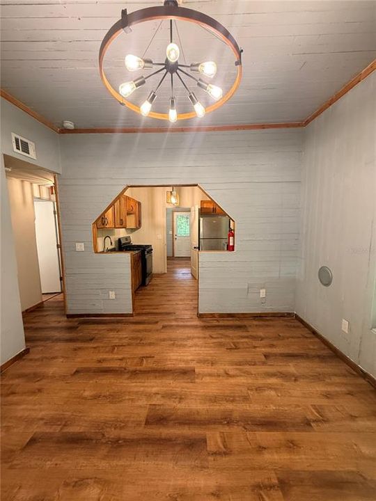 For Rent: $1,500 (2 beds, 1 baths, 740 Square Feet)