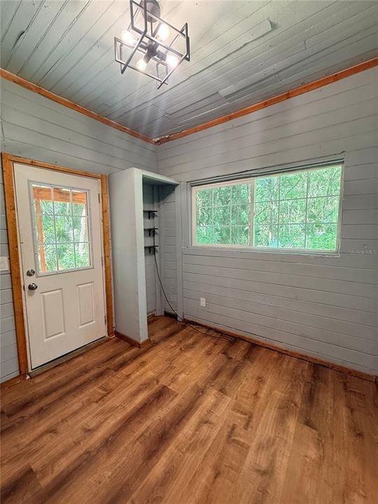 For Rent: $1,500 (2 beds, 1 baths, 740 Square Feet)