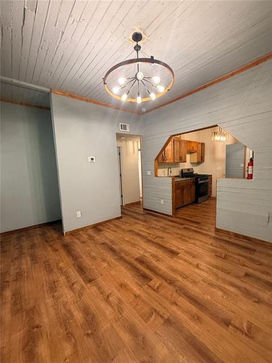 For Rent: $1,500 (2 beds, 1 baths, 740 Square Feet)