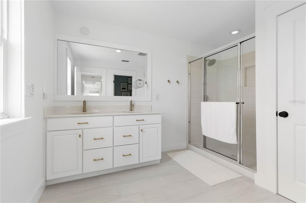 For Sale: $670,000 (5 beds, 2 baths, 3087 Square Feet)