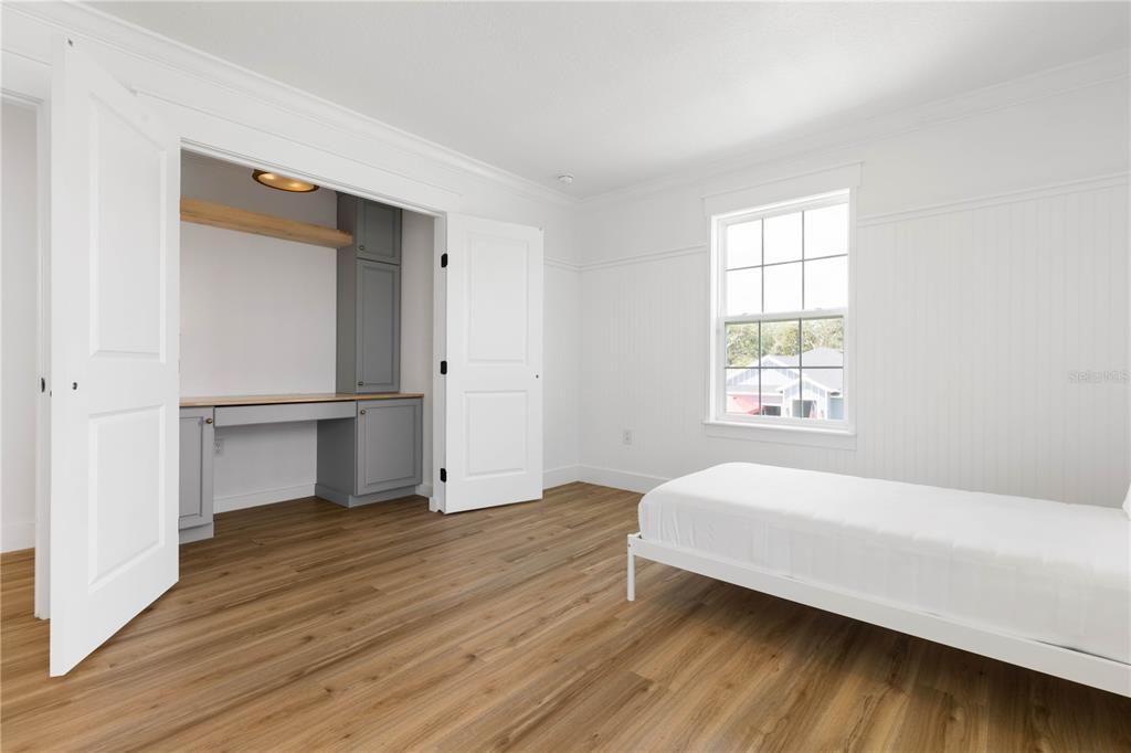For Sale: $670,000 (5 beds, 2 baths, 3087 Square Feet)