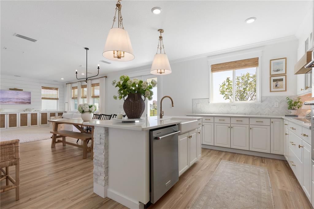 For Sale: $670,000 (5 beds, 2 baths, 3087 Square Feet)