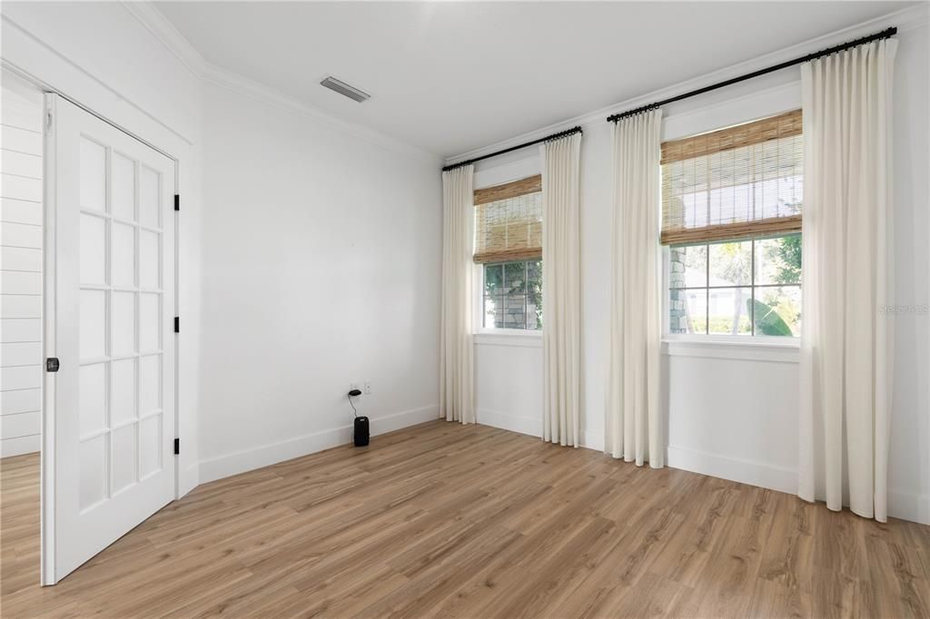 For Sale: $670,000 (5 beds, 2 baths, 3087 Square Feet)