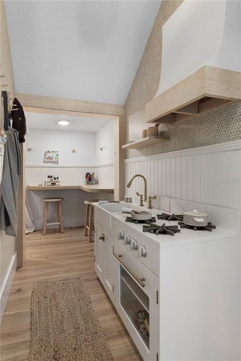 For Sale: $670,000 (5 beds, 2 baths, 3087 Square Feet)