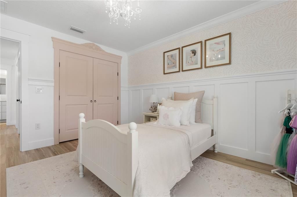 For Sale: $670,000 (5 beds, 2 baths, 3087 Square Feet)